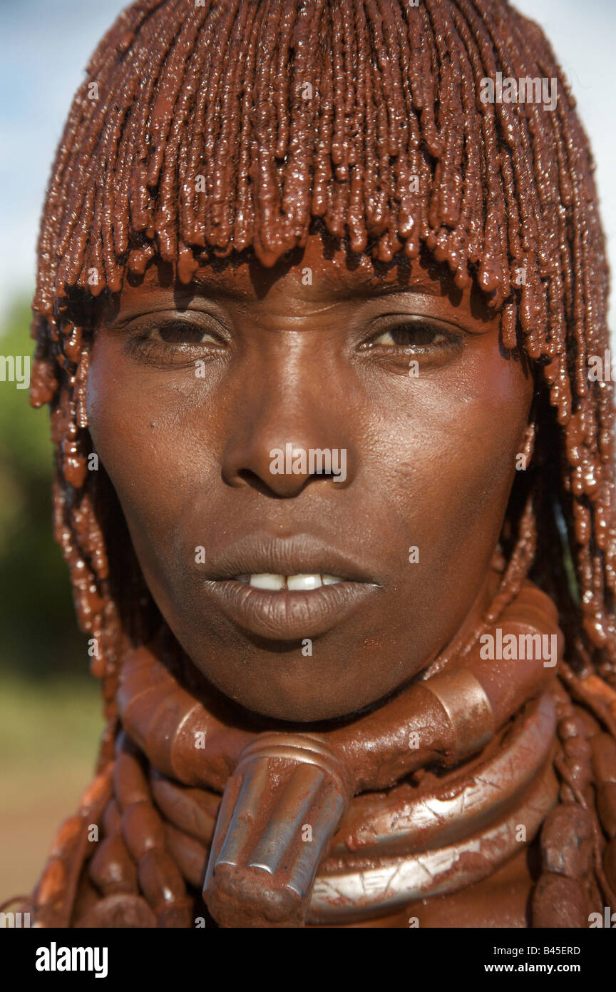 Portrait d'une femme de la tribu hamar, turmi, village du sud de l'Ethiopie Banque D'Images