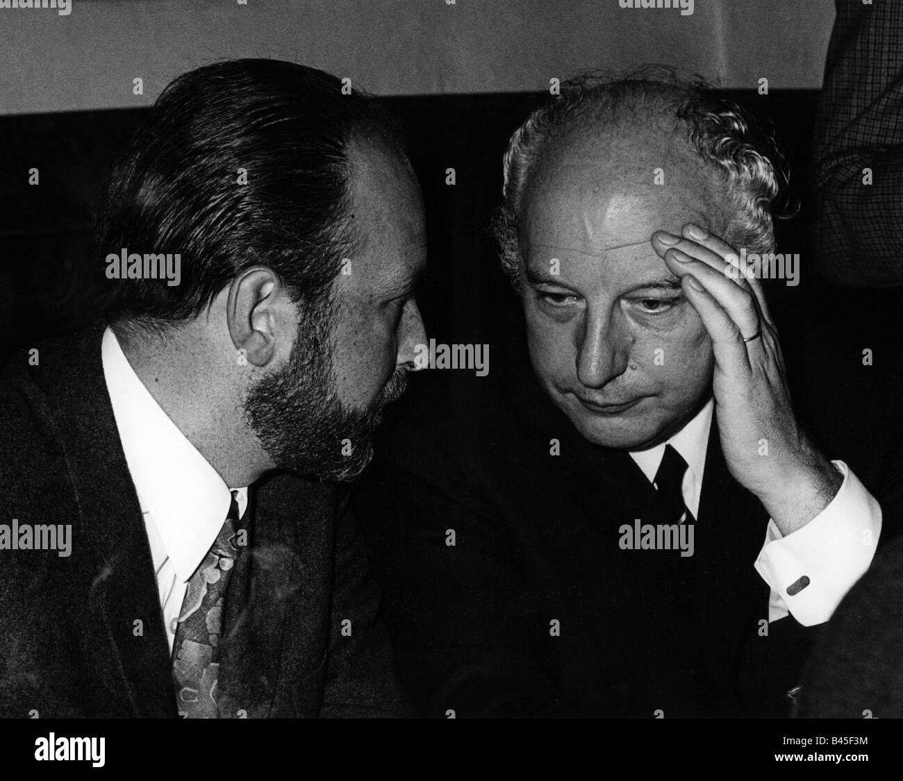 Scheel, Walter, 8.7.1919 - 24.8.2016, politicien allemand (FDP), ministre fédéral des Affaires étrangères 1969 - 1974, demi-longueur, avec Hans Arnold Engelhard, Munich, 25.5.1971, Banque D'Images