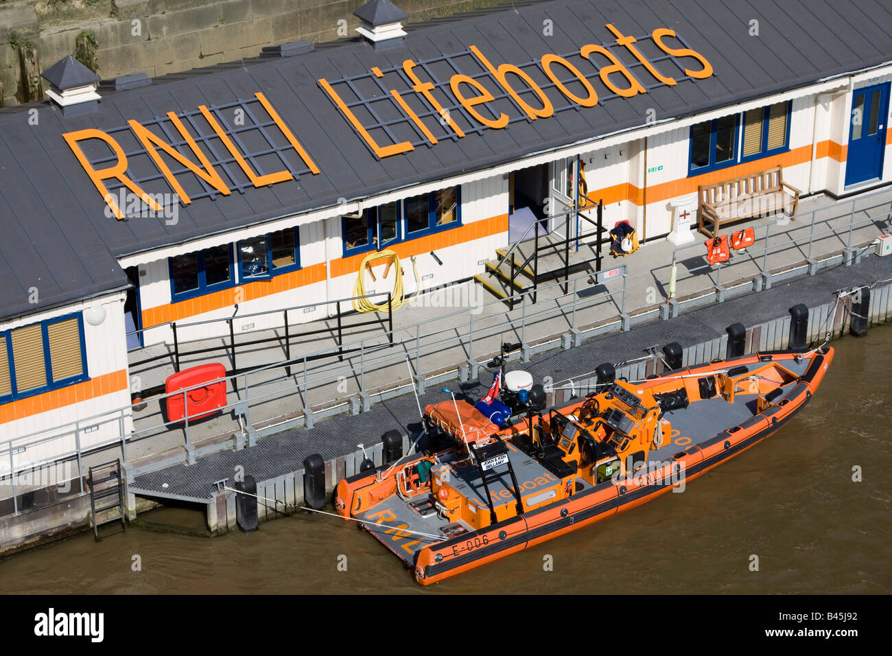 Sauvetage Tour est l'une des stations de sauvetage de la RNLI Ville de London England uk go Banque D'Images