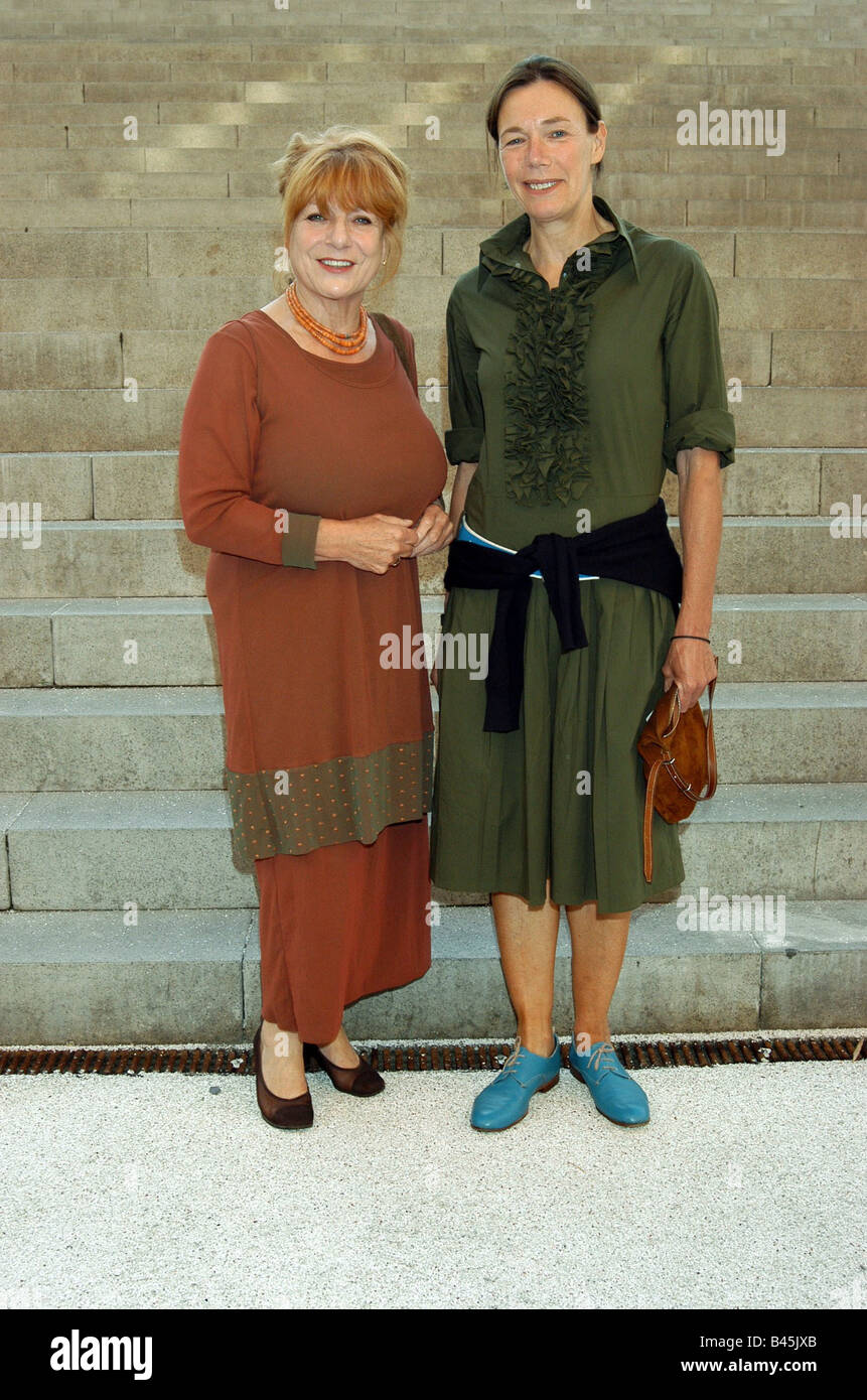 Hoger, Hannelore, * 20.8.1942, actrice allemande, pleine longueur, avec Katharina Trebitsch, en fête, 10 ans Filmförderung Hamburg, 'Eins Lounge Club', Hambourg, juillet 2005, Banque D'Images