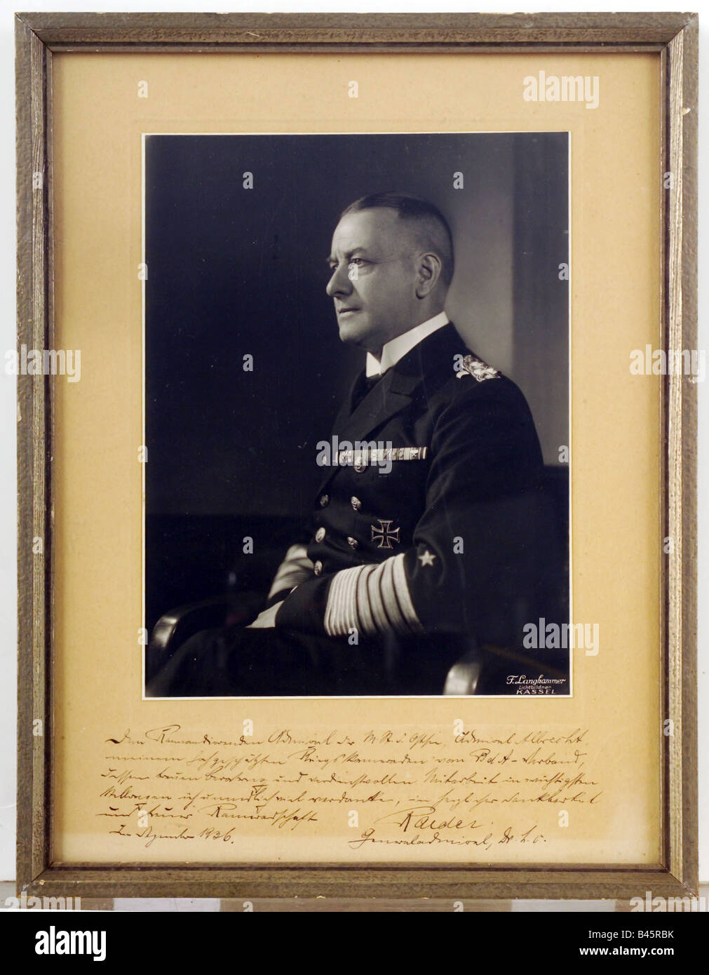 Raeder, Erich, 24.4.1876 - 6. 11.1960, amiral allemand, commandant en chef de la marine allemande 1.6.1935 - 30.1.1943, demi-longueur, autographe, décembre 1936, marine, Allemagne, XXe siècle, Banque D'Images