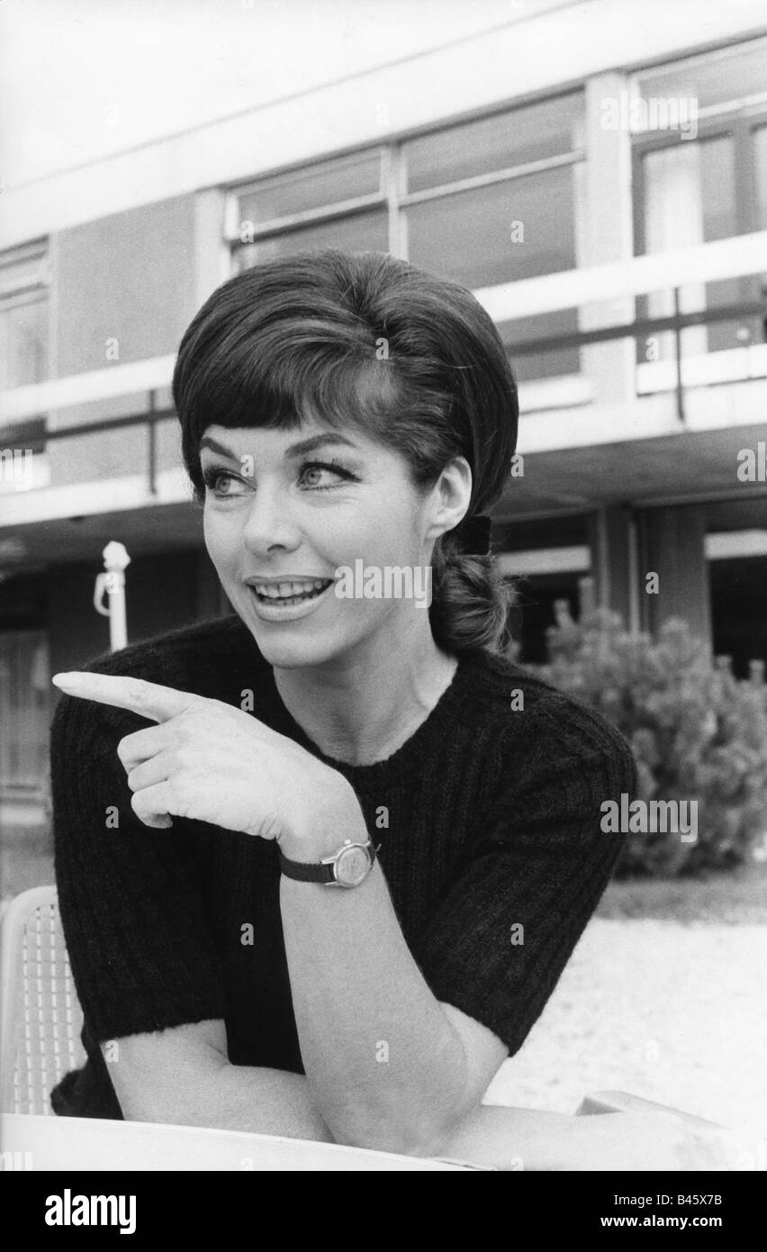 Koch, Marianne, * 19.8.1931, actrice allemande, mi-longueur, milieu des années 1960, Banque D'Images
