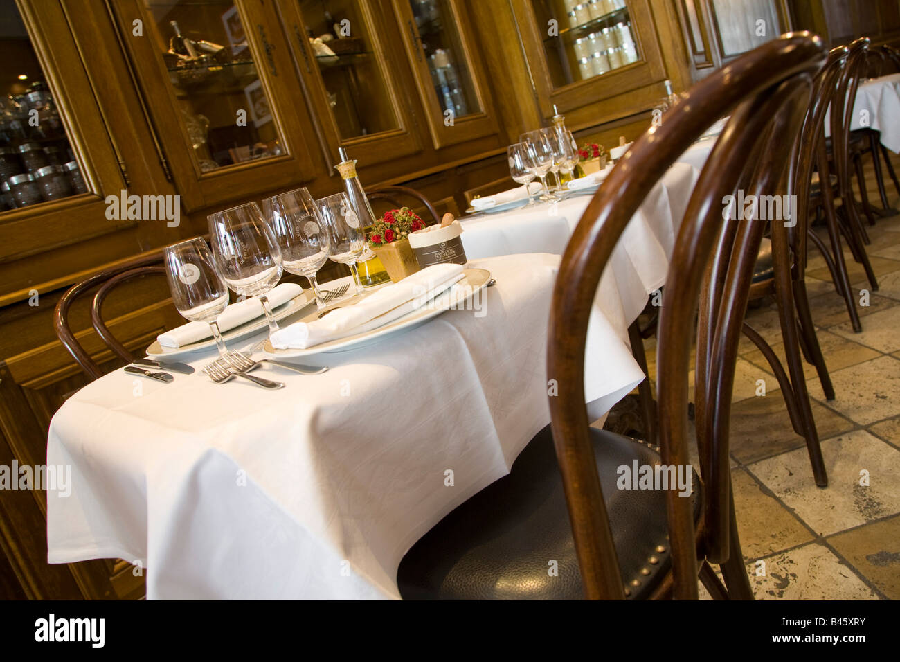 France, Côte d'Azur, Nice, définir les tables de restaurant Banque D'Images