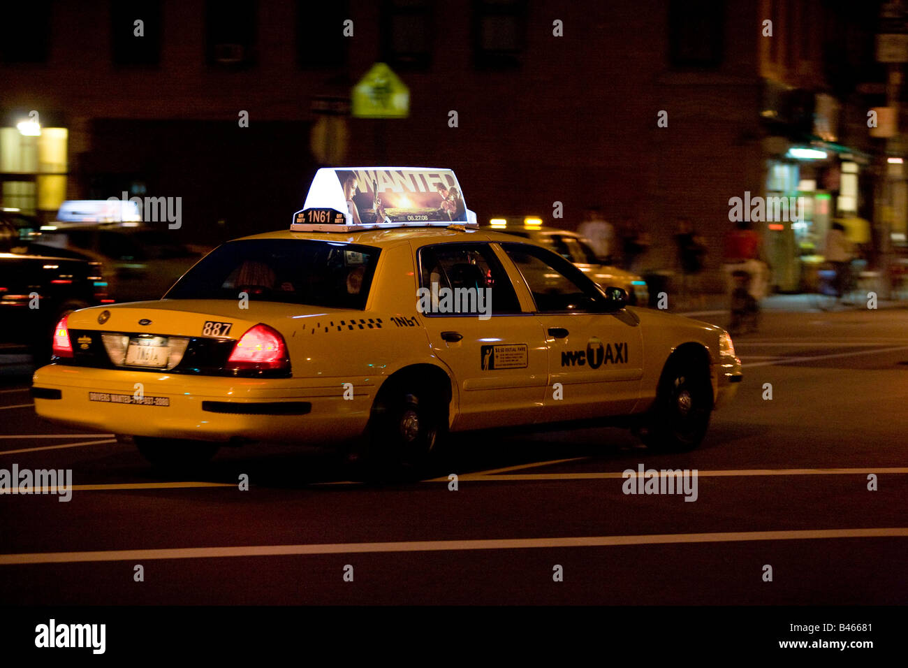 New York City taxi jaune de nuit Manhattan NY USA Banque D'Images