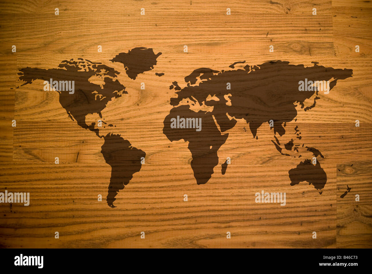 Une carte du monde et de tous les continents sur une texture woodgrain Banque D'Images