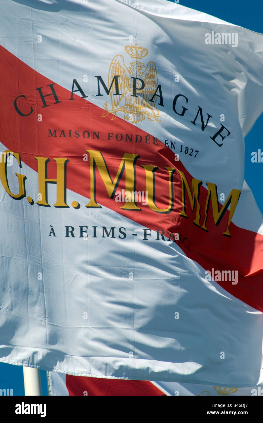 MUMM, Champagne Flagg, Coves week, Cowes, Isle of Wight, Angleterre, Royaume-Uni, GB. Banque D'Images