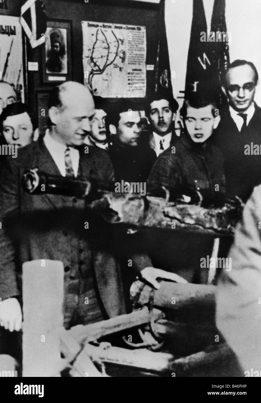 Thaelmann, Ernst, 16.4.1886 - 28.8.1944, politicien allemand, président du Parti communiste 1925 - 1933, visite à la Maison centrale de l'Armée rouge, Moscow1928, Banque D'Images