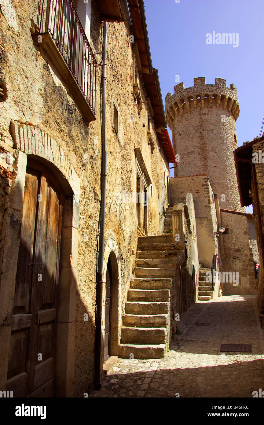 La ville médiévale de San Stefano de Sessanio dans les Abruzzes, en Italie. Banque D'Images
