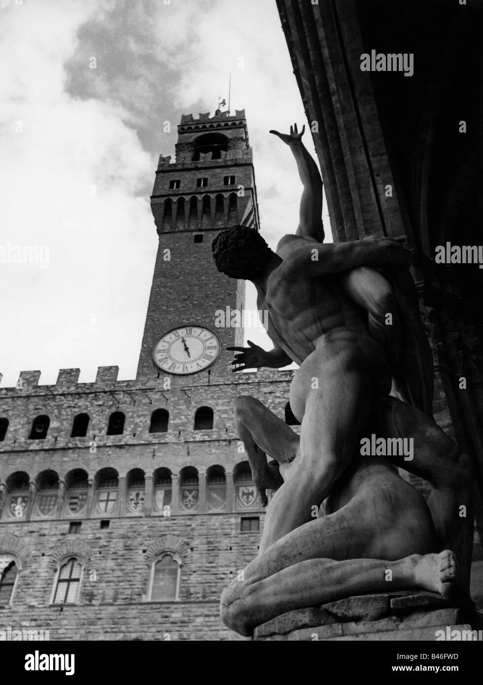 Géographie / voyages, Italie, Florence, bâtiments, Palazzo Vecchio, vue extérieure, détail : statue de Rato delle Sabine, années 60, Banque D'Images