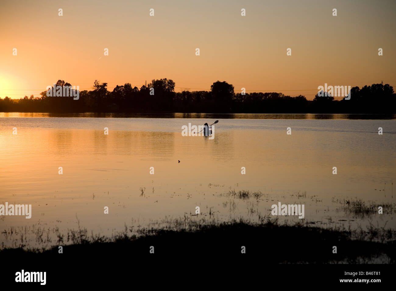 Kayak au coucher du soleil Banque D'Images