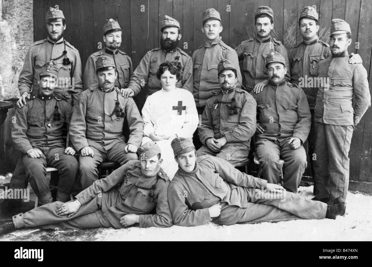 Événements, première Guerre mondiale / première Guerre mondiale, service médical, hôpital militaire, Innsbruck, Autriche, infirmière et soldats, carte postale photo, estampillée en janvier 1915, infirmières, Autrichiens, k. Banque D'Images