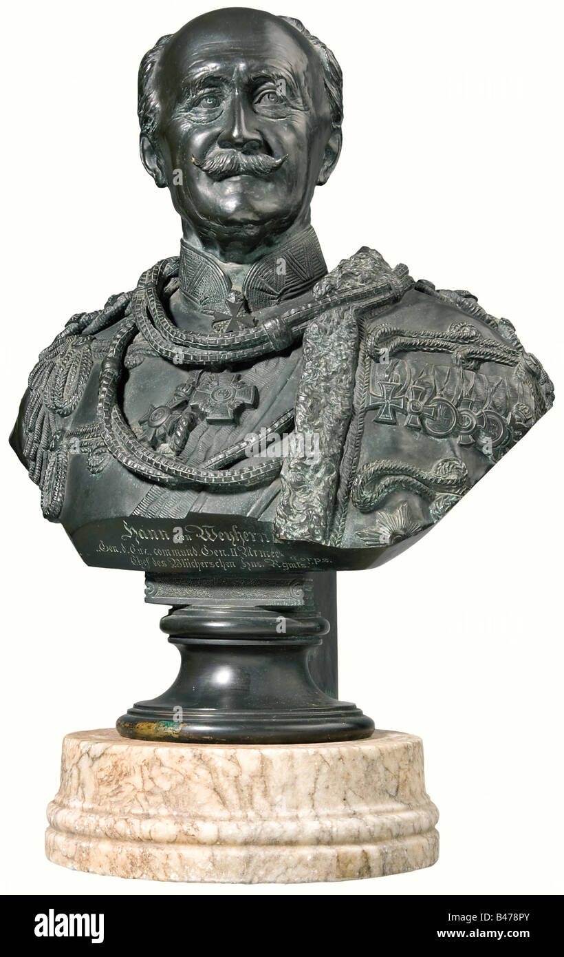Un buste en bronze du Général Hann von Weyhern, fin du 19e siècle. Buste du général de cavalerie dans l'uniforme de la régiment de hussards Fürst Blücher von Wahlstatt (No 5) de Poméranie, drapées de fourrure et décoré avec des médailles. La face avant affiche le nom et le grade de la dépeint, le bas du dos signé 'A. von Kahle. fec.', le socle bronze indique 'Aktien-Gesellschaft vorm. H. Gladenbeck u. Sohn" (Joint-stock company H. Gladenbeck et fils). Socle rond en marbre brun. Hauteur 43 cm. Général de cavalerie Otto Rudolf Benno Hann von Weyhern (1808 - 1890) était un artiste, de copyright n'a pas à être effacée Banque D'Images
