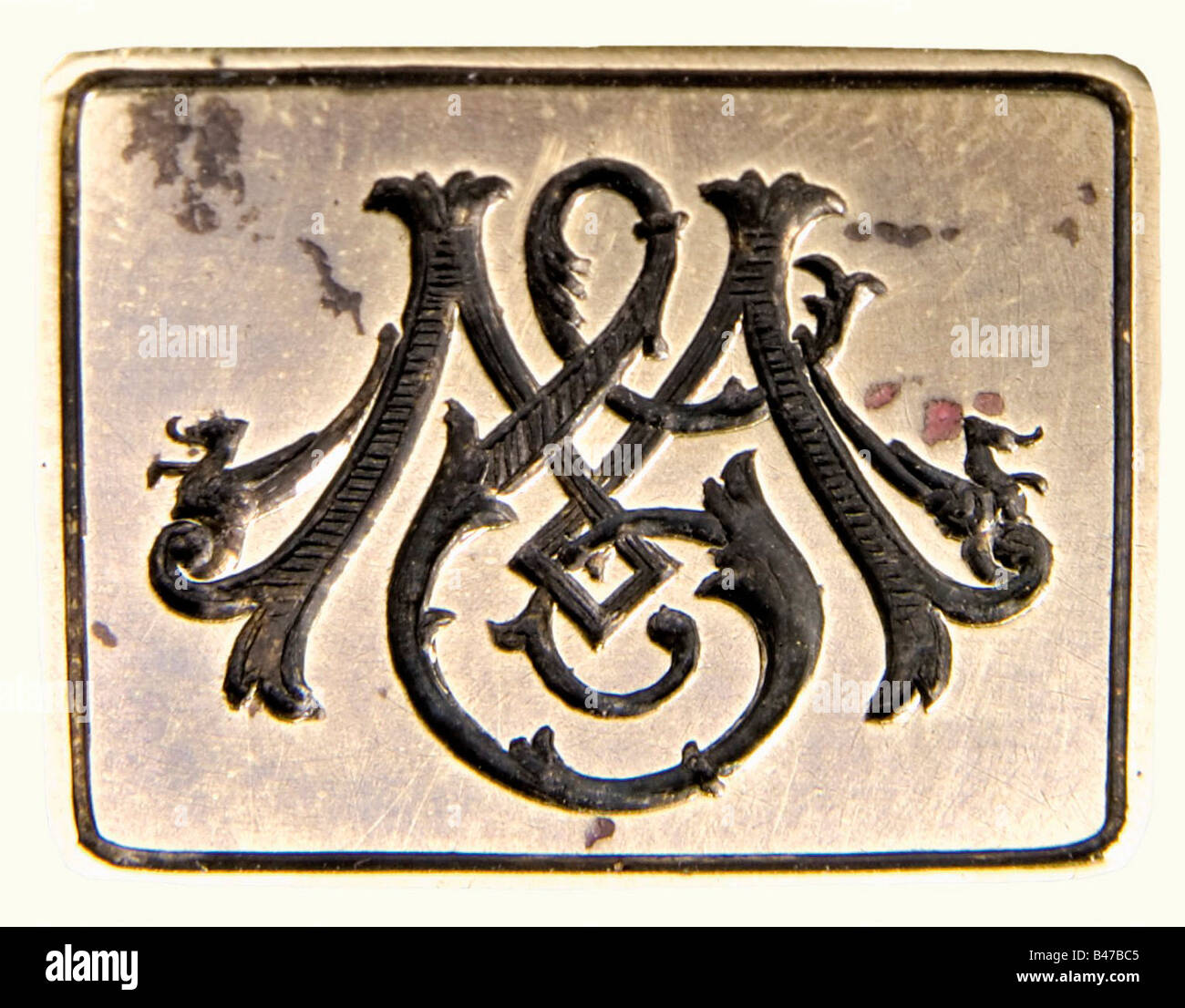 Moritz von Schwind (1804 - 1871), un sceau du peintre autrichien laiton avec des restes de dorures, la surface du sceau avec un monogramme complexe 'S', la poignée sous forme de deux putti, portant au-dessus de leurs têtes des éléments allégoriques faisant allusion à l'été, comme un chapeau d'été avec des bandes, un panier de fruits ou des fleurs. Hauteur 80 cm. De La Propriété Royale Bavaroise. En outre, trois cartes imprimées, créées par Moritz von Schwind, pour des événements sociaux tels que le 'Künstler:Maskenfest 1829', une autre de 1853, un 'Künstler-ball 1858' ainsi qu'un (transl.) 'Ticket pour le, Banque D'Images