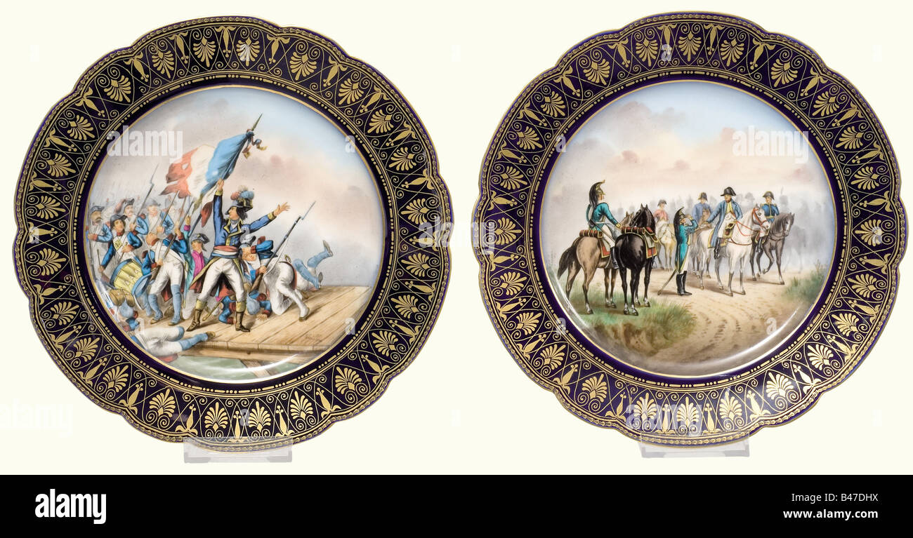 Napoléon I - neuf assiettes de Sèvres, entre 1804 et 1814. Chaque plaque  ornée dans le centre d'une peinture extrêmement élaborée de l'une des  célèbres batailles de Bonaparte, sur la frontière un