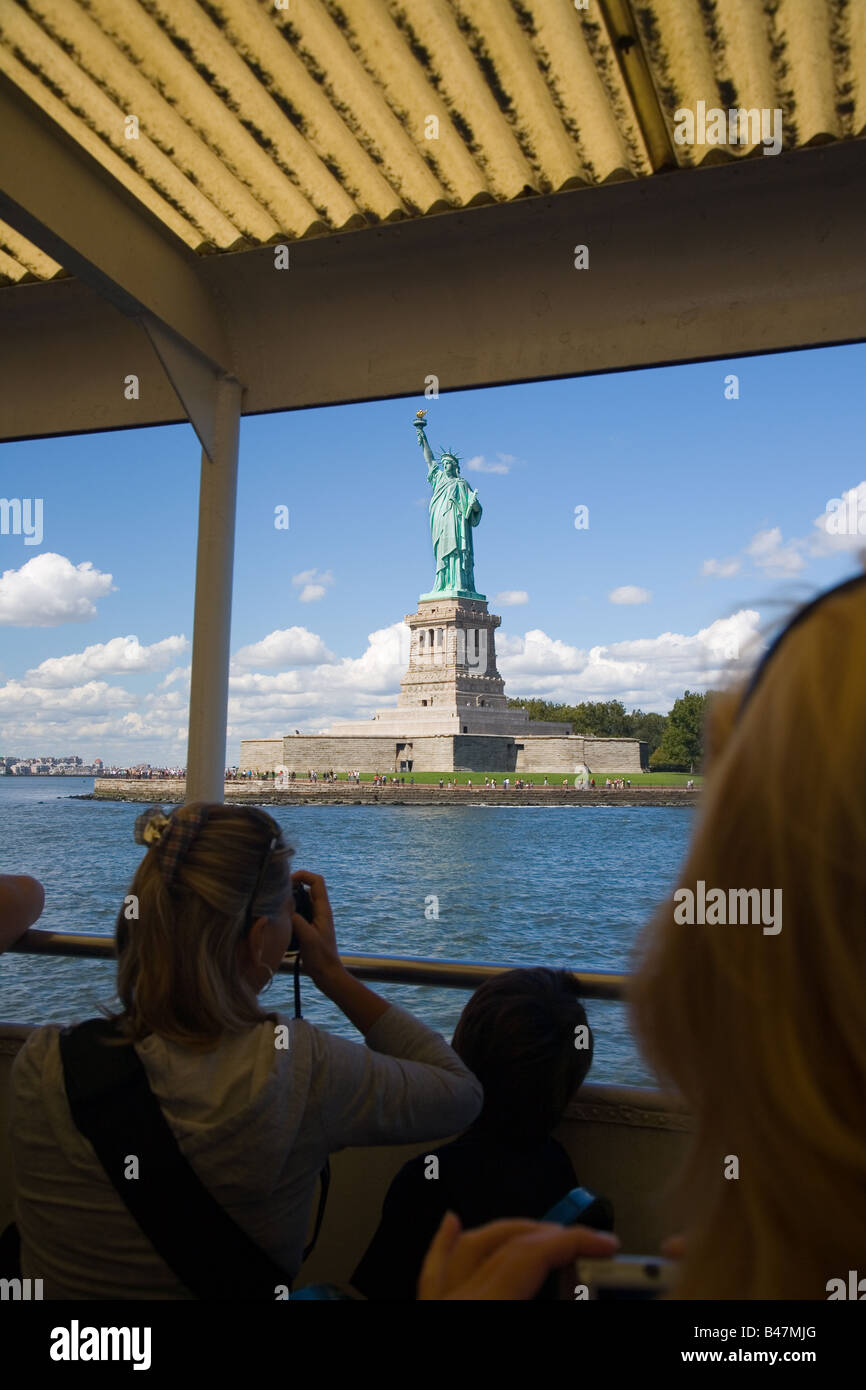 Statue de la liberté comme vu à un séjour de randonnée bateau Circle Line Manhattan Island Banque D'Images