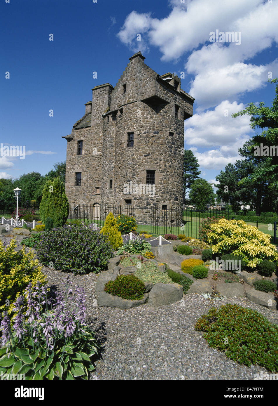 Château de Claypotts dh ANGUS DUNDEE tour du Xvème siècle écosse ciel bleu Banque D'Images