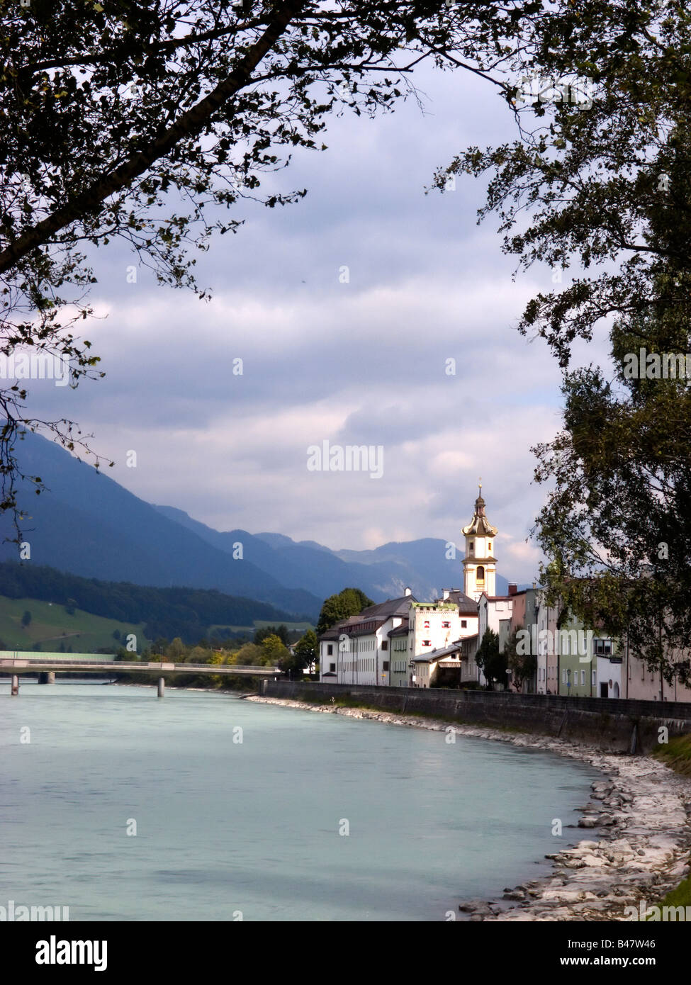La ville historique de Rattenberg sur la rive de la rivière Inn Tyrol Autriche Banque D'Images