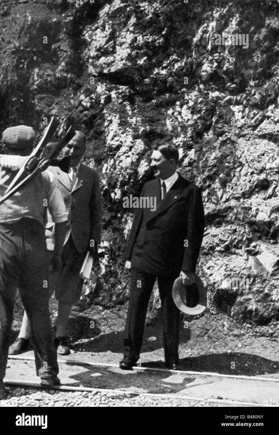 Hitler, Adolf, 20.4.1889 - 30.4.1945, politicien allemand (NSDAP), Chancelier 30.1.1933 - 30.4.1945, visite d'un chantier de construction à l'Alpenstrasse, 1939, , Banque D'Images