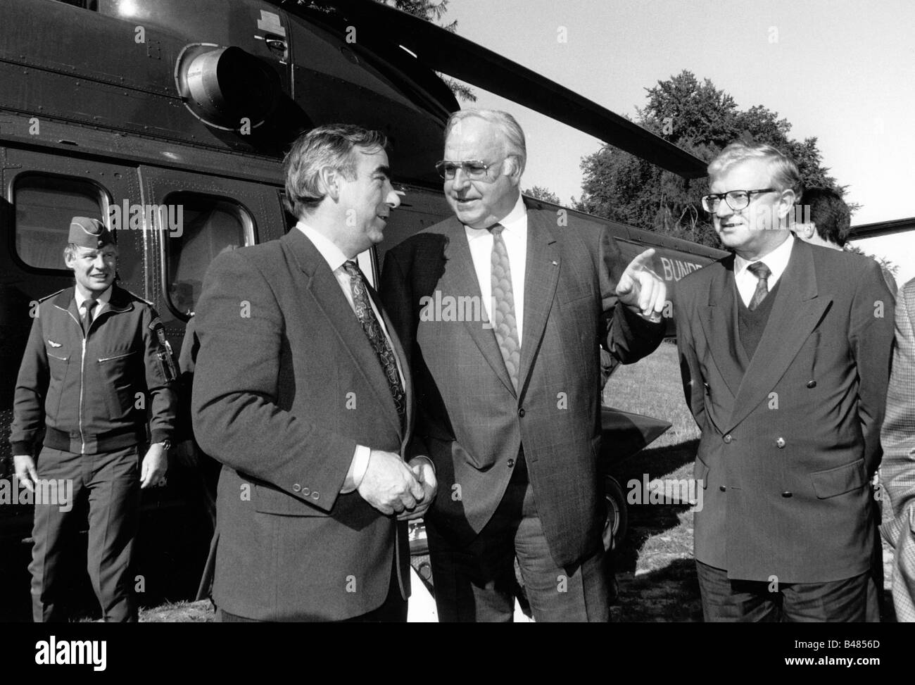 Kohl, Helmut, * 3.4.1930, politicien allemand (CDU), chancelier de l'Allemagne 1982 - 1998, demi-longueur, avec Theo Waigel et Rudolf Seiters, CDU / CSU sommet, 1992, Banque D'Images