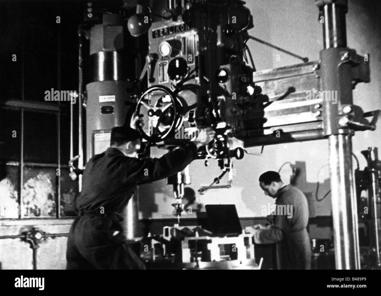 Événements, deuxième Guerre mondiale / seconde Guerre mondiale, Allemagne, industrie de l'armement, machine Oerlikon pour le travail du métal, vers 1940, Banque D'Images