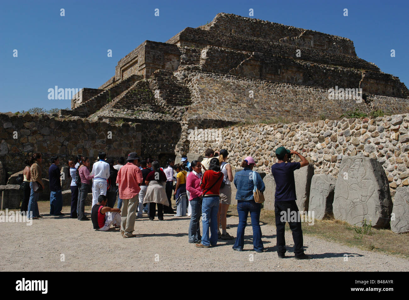 Les touristes Monte Alban Oaxaca Mexique Banque D'Images