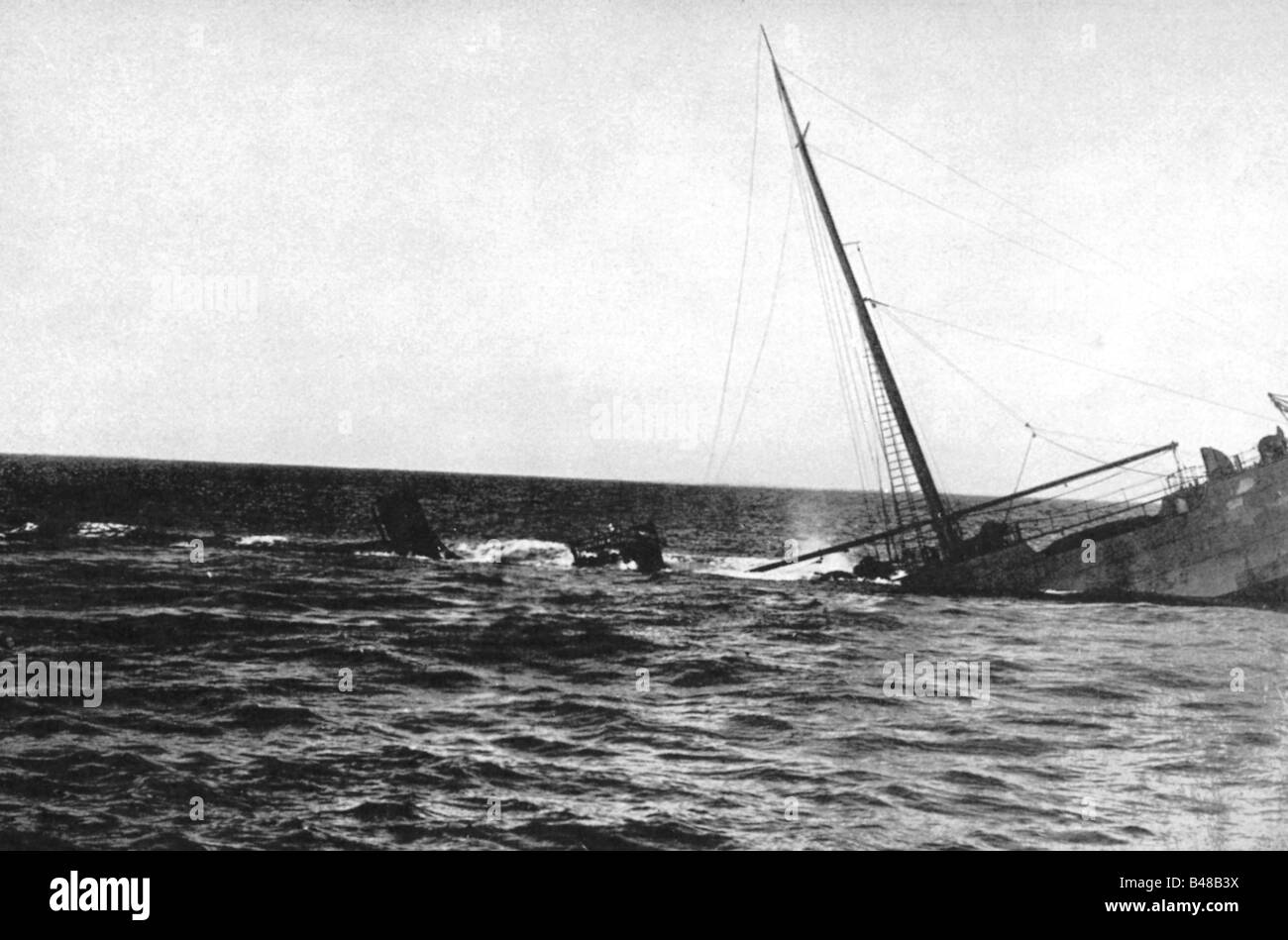 Événements, première Guerre mondiale / première Guerre mondiale, guerre navale, cargo en naufrage, détruit par le sous-marin allemand 'M U 35', méditerranéen, vers 1916, Banque D'Images