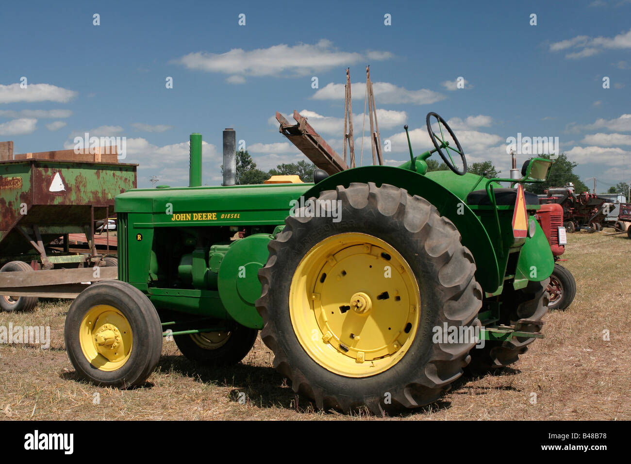 R 2 Cylindres diesel John Deere tracteur agricole Banque D'Images