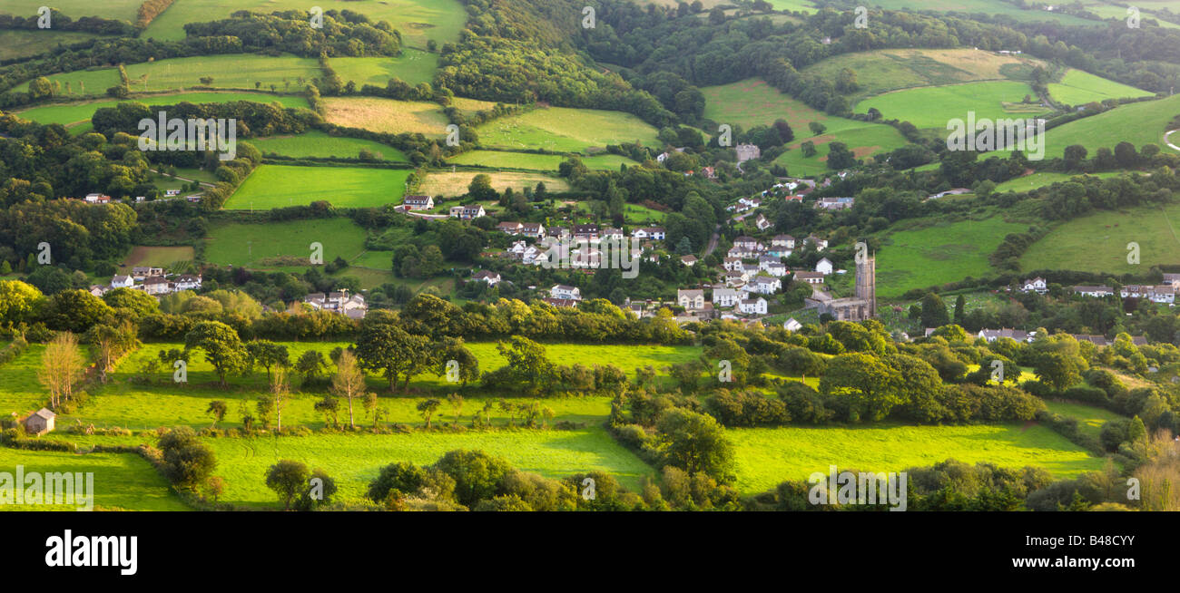 Vue aérienne de Combe Martin village de Exmoor National Park Devon, Angleterre Banque D'Images