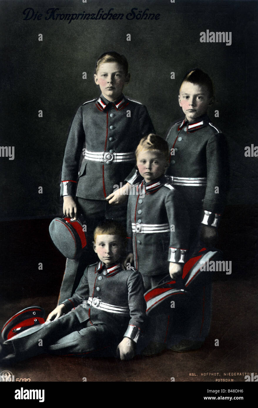 William, 6.5.1882 - 20.7.1951, prince héritier allemand 15.6.1888 - 9.11.1918, ses fils Louis Ferdinand, Hubertus, Friedrich Georg et Wilhelm, porstcard, 1914, Banque D'Images