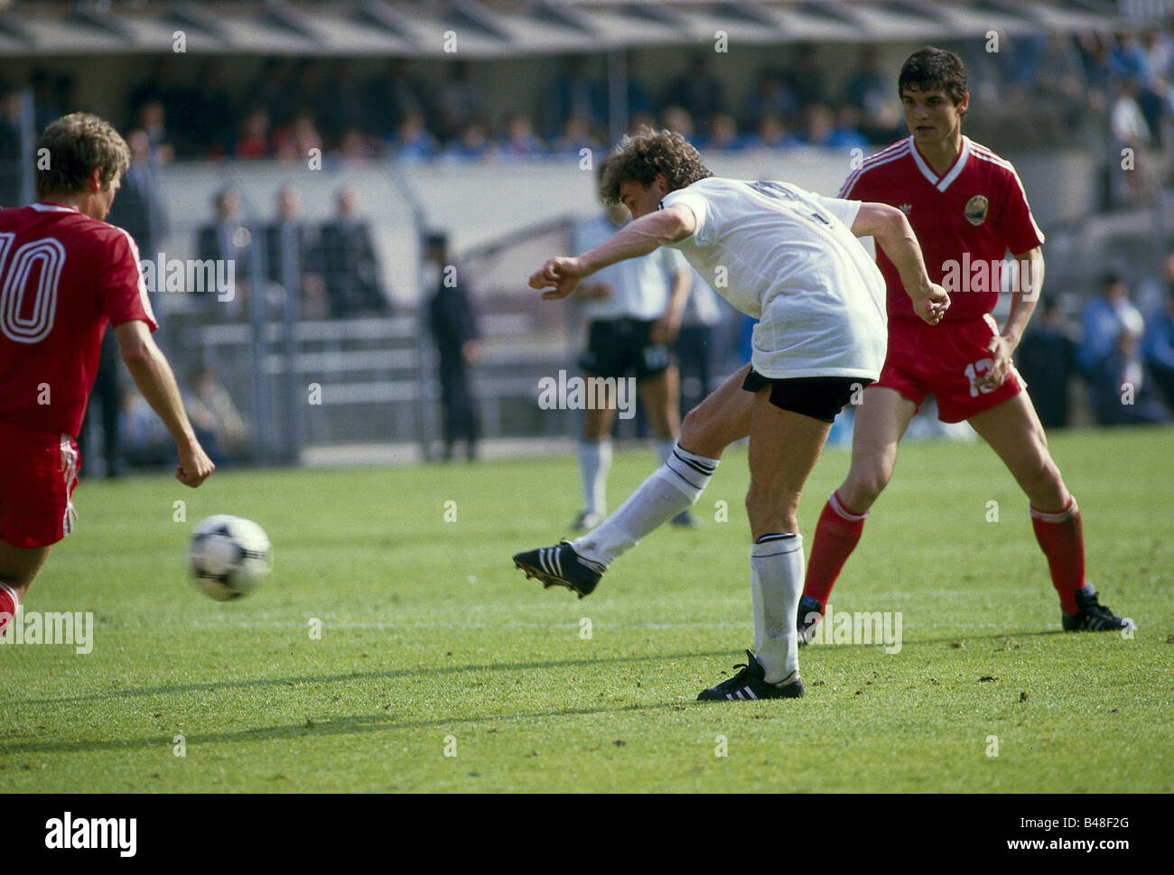 Tournage Sport / Sports, football, football, championnat d'Europe, EURO 1984, Allemagne contre la Roumanie (2:1) dans Len's, France, 17.6.1980, scène, but à 2:1 par Rudi Völler (66 ème min), Europe, championnats, Voeller, Voller, match, historique, XXe siècle, peuple, années 1980, Banque D'Images