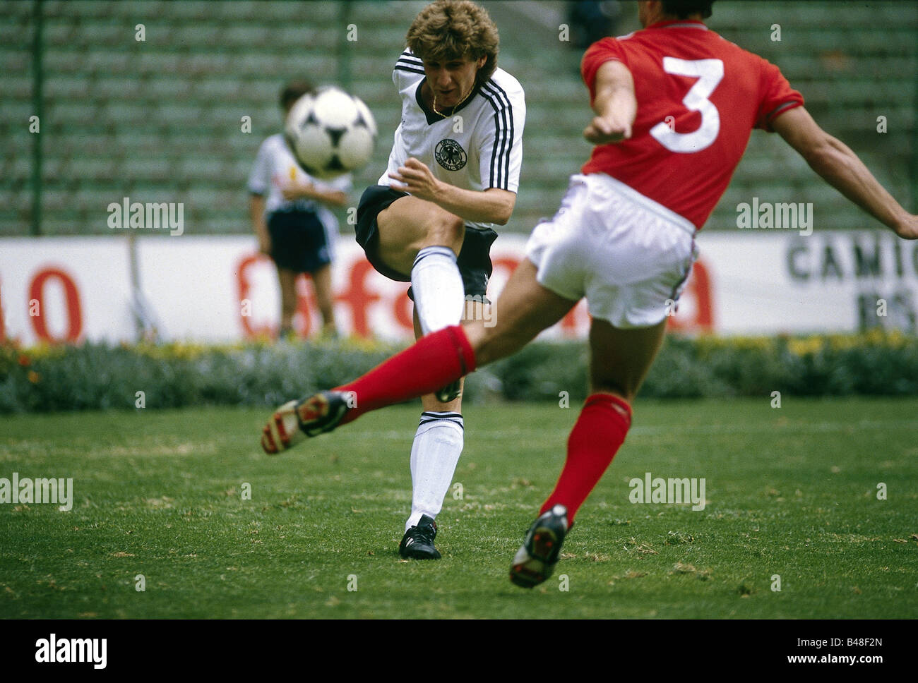 Sport / Sports, football, football, match amical, Allemagne contre l'Angleterre (0:3) dans la ville de Mexico, Mexique, 12.6.1985, Banque D'Images