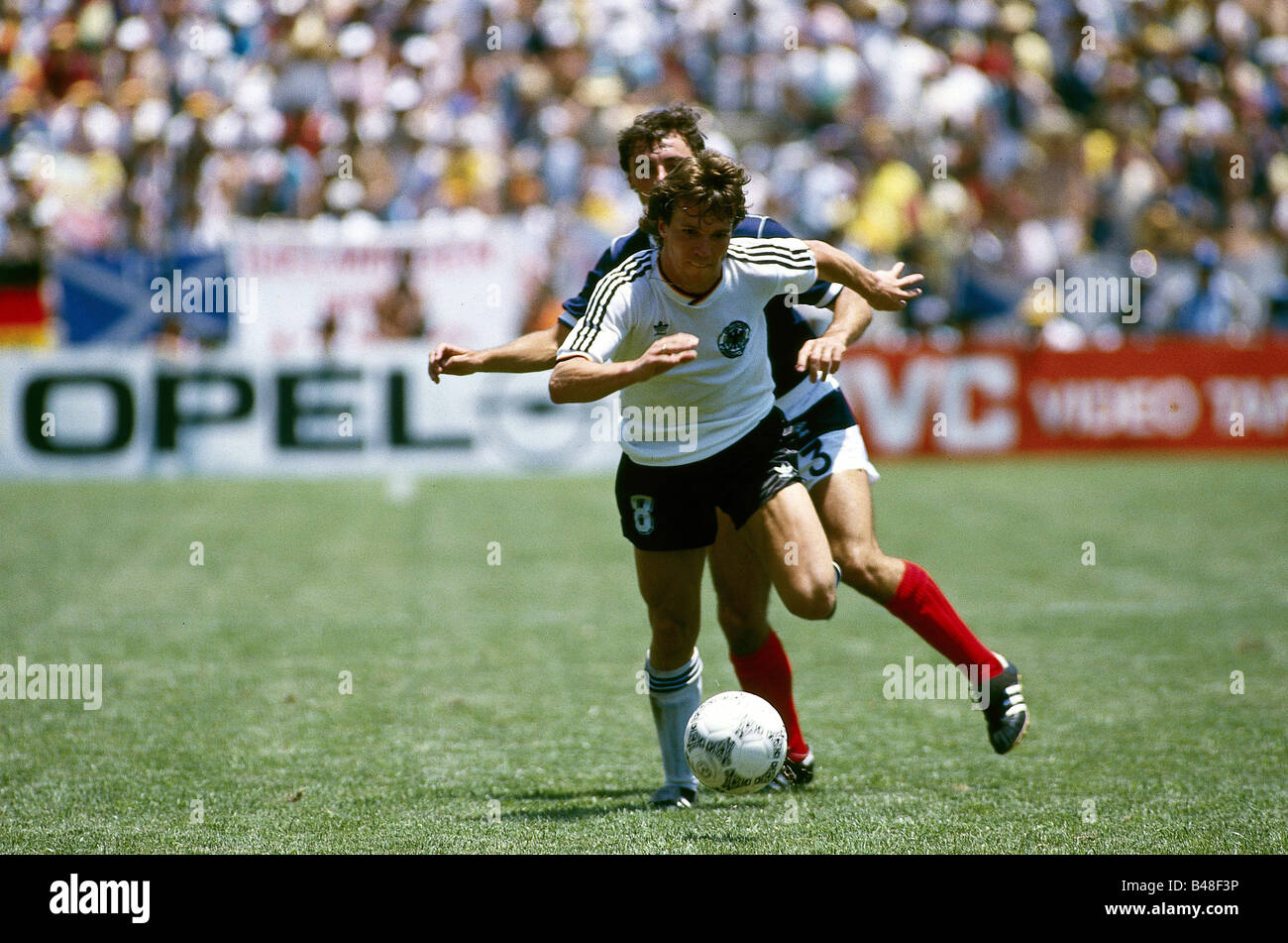 Sport / Sports, football, football, coupe du monde 1986, finale, match de groupe, Allemagne contre l'Ecosse, (2:1) à Queretaro, Mexique, 6-8-1986, scène avec Lothar Matthäus, Matthaeus, Matthaus, match, historique, CEAM, XXe siècle, les gens, années 1980, Banque D'Images