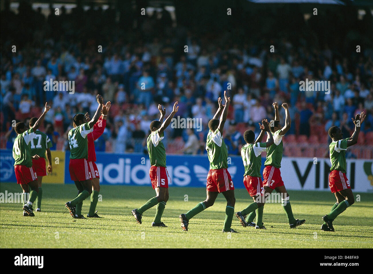Sport / Sports, football, football, coupe du monde 1990, dernier tour, seize ans, Cameroun contre Colombie, (2:1 n.V.) à Naples, Italie, 23.6.1990, équipe du Cameroun, match, historique, XXe siècle, peuple, années 1990, Banque D'Images