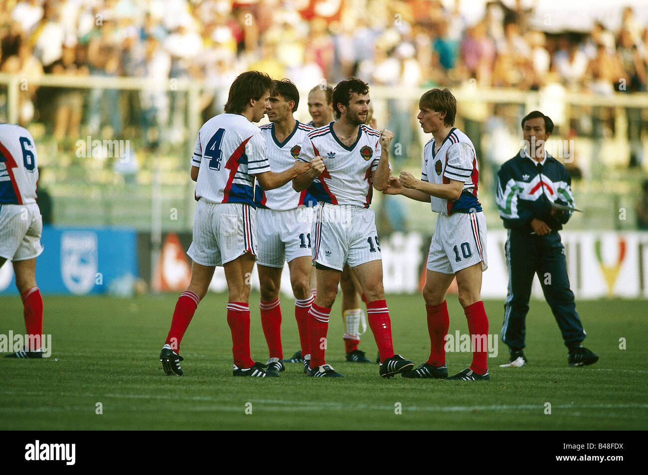 Sport / Sports, football, football, coupe du monde 1990, finale, quart de finale, Yougoslavie contre l'Argentine, (2:3) à Florence, Italie, 30.6.1990, équipe yougoslave, historique, XXe siècle, peuple, années 1990, Banque D'Images