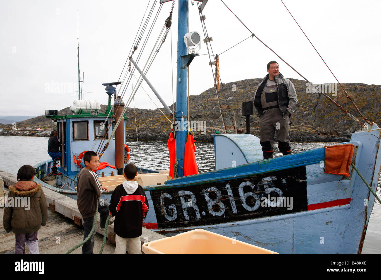 Août 2008 - bateau de pêche dans la petite ville de Groenland Itilleq Banque D'Images