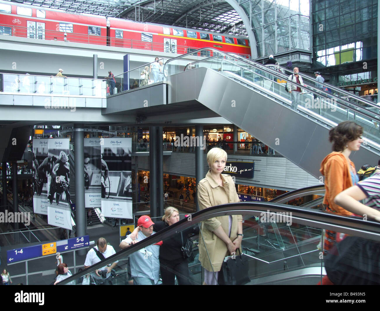 La gare centrale Hauptbahnhof Berlin Allemagne Banque D'Images