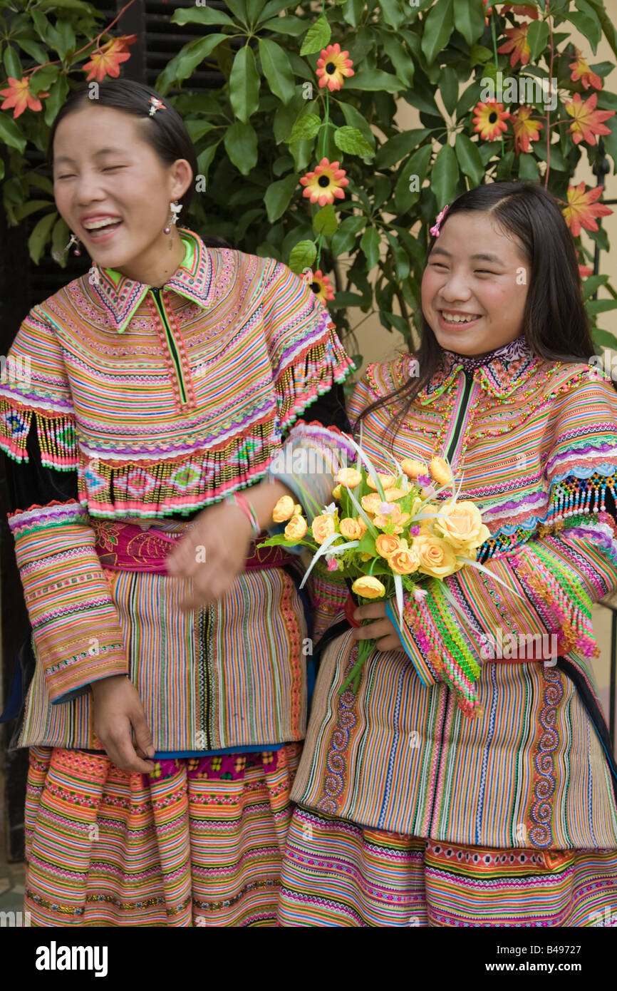 Flower Hmong Girls Laughing Banque D'Images