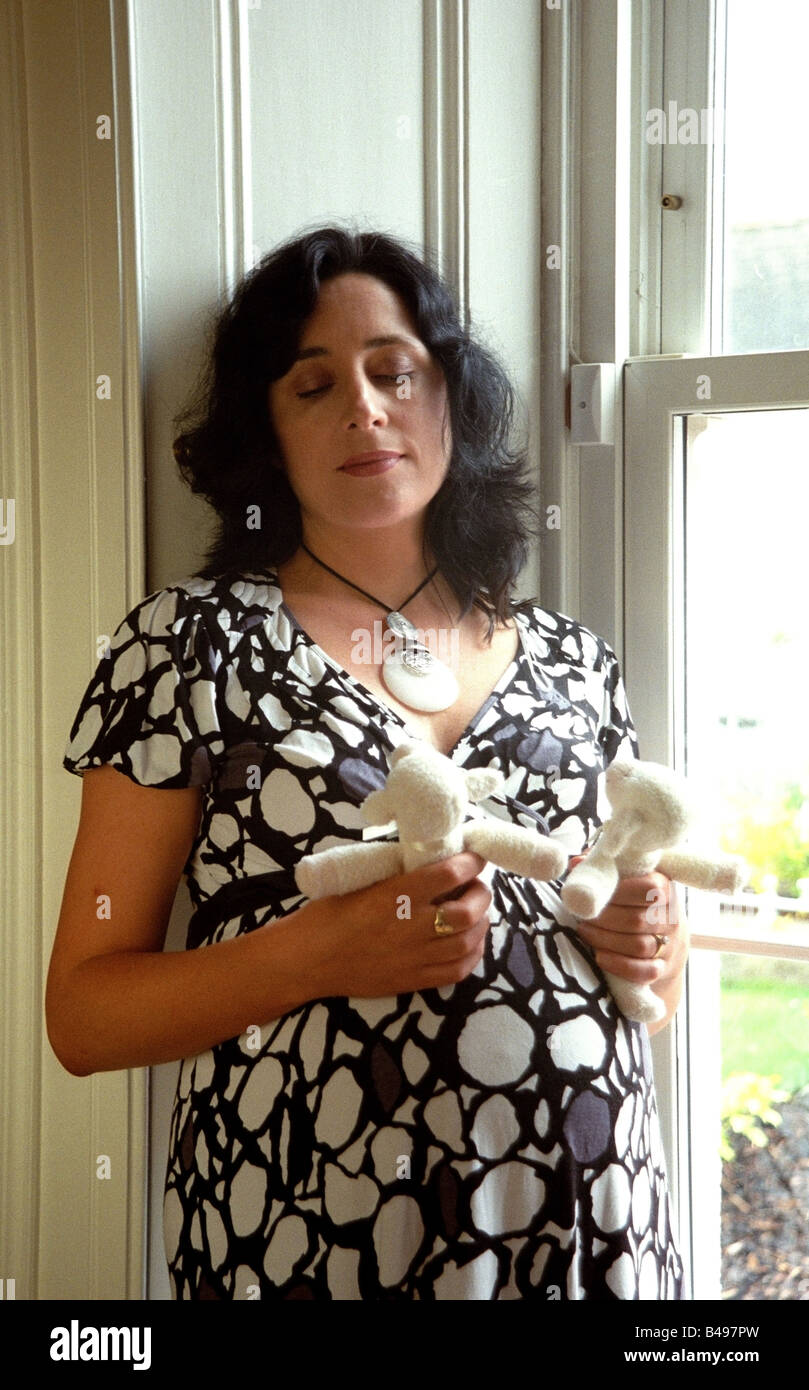 Femme enceinte attend des jumeaux Banque D'Images