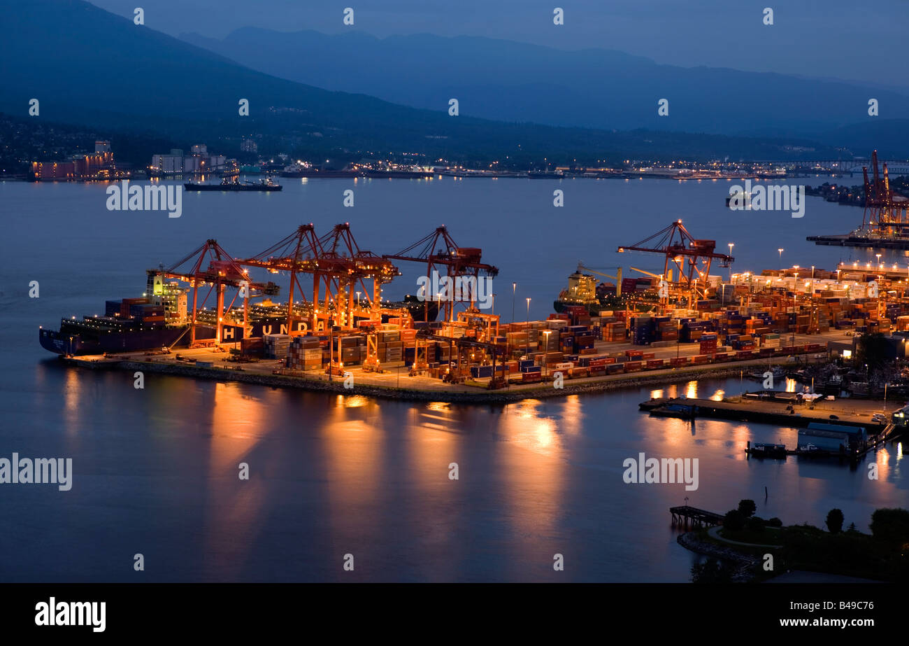Port de Vancouver, au crépuscule, en Colombie-Britannique, Canada. Banque D'Images