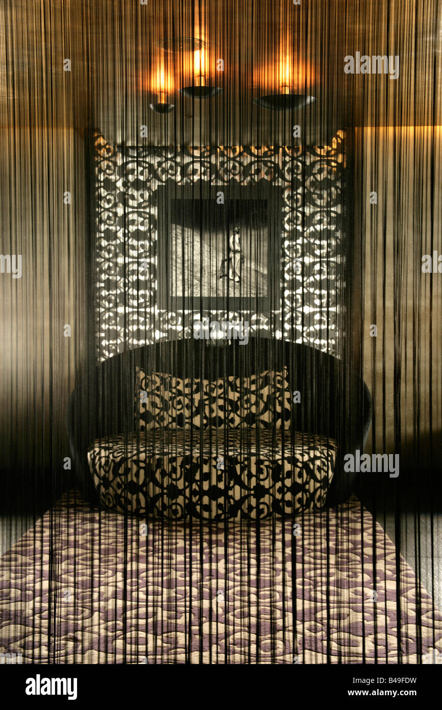 Salon de l'hôtel W vu au-delà d'une string rideau, Istanbul, Turquie Banque D'Images