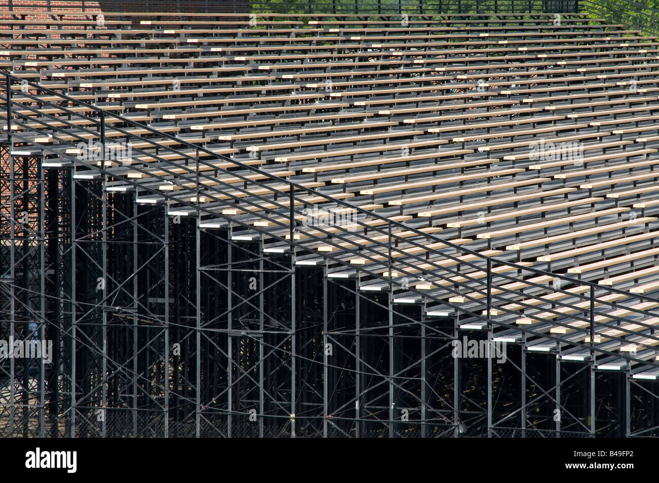 Gradins au-delà de fin de la zone de grand stade de football dix hors saison Banque D'Images