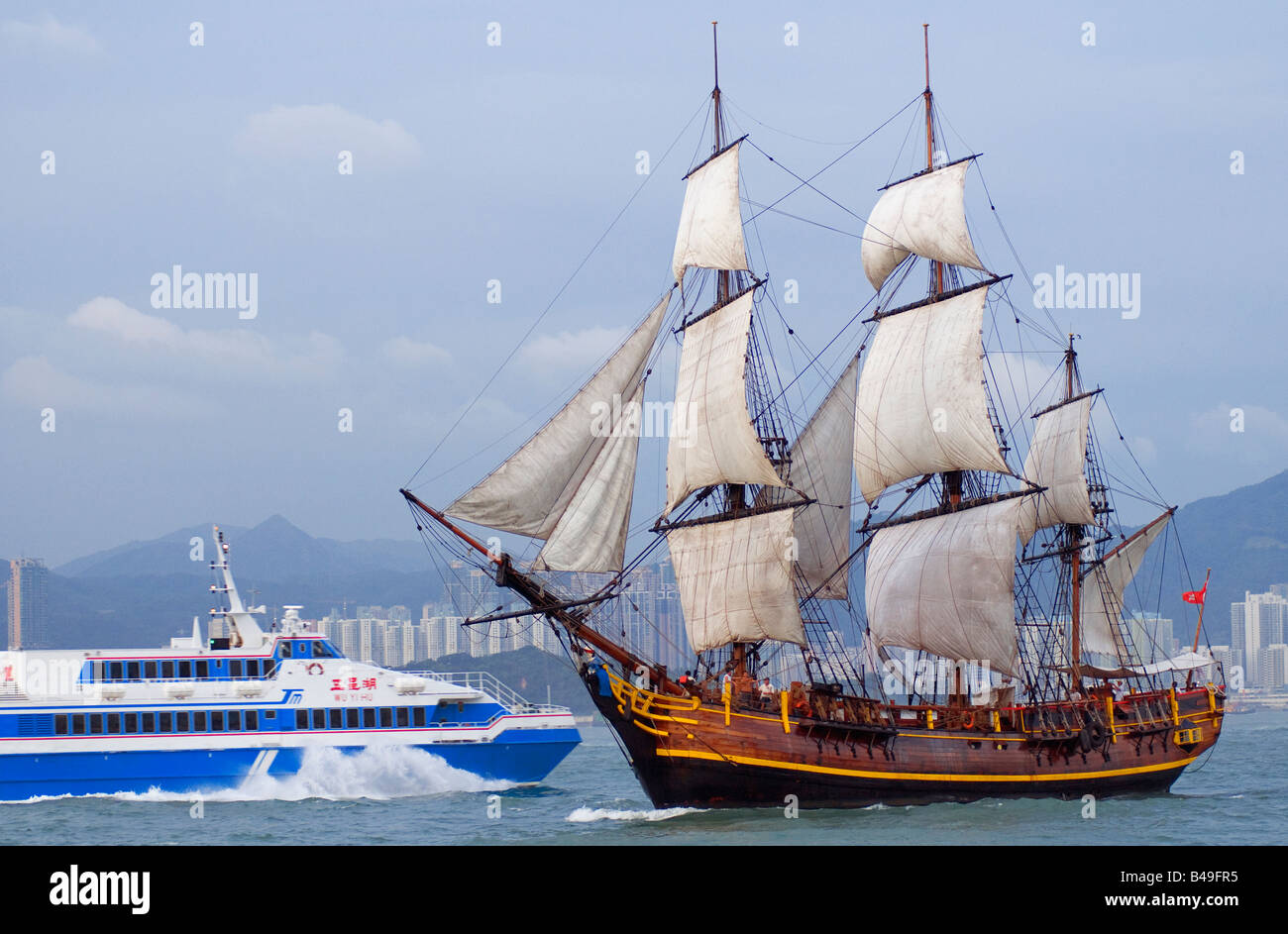 Galion espagnol et chinois traversier haute vitesse, le port de Victoria, Hong Kong, Chine. Banque D'Images
