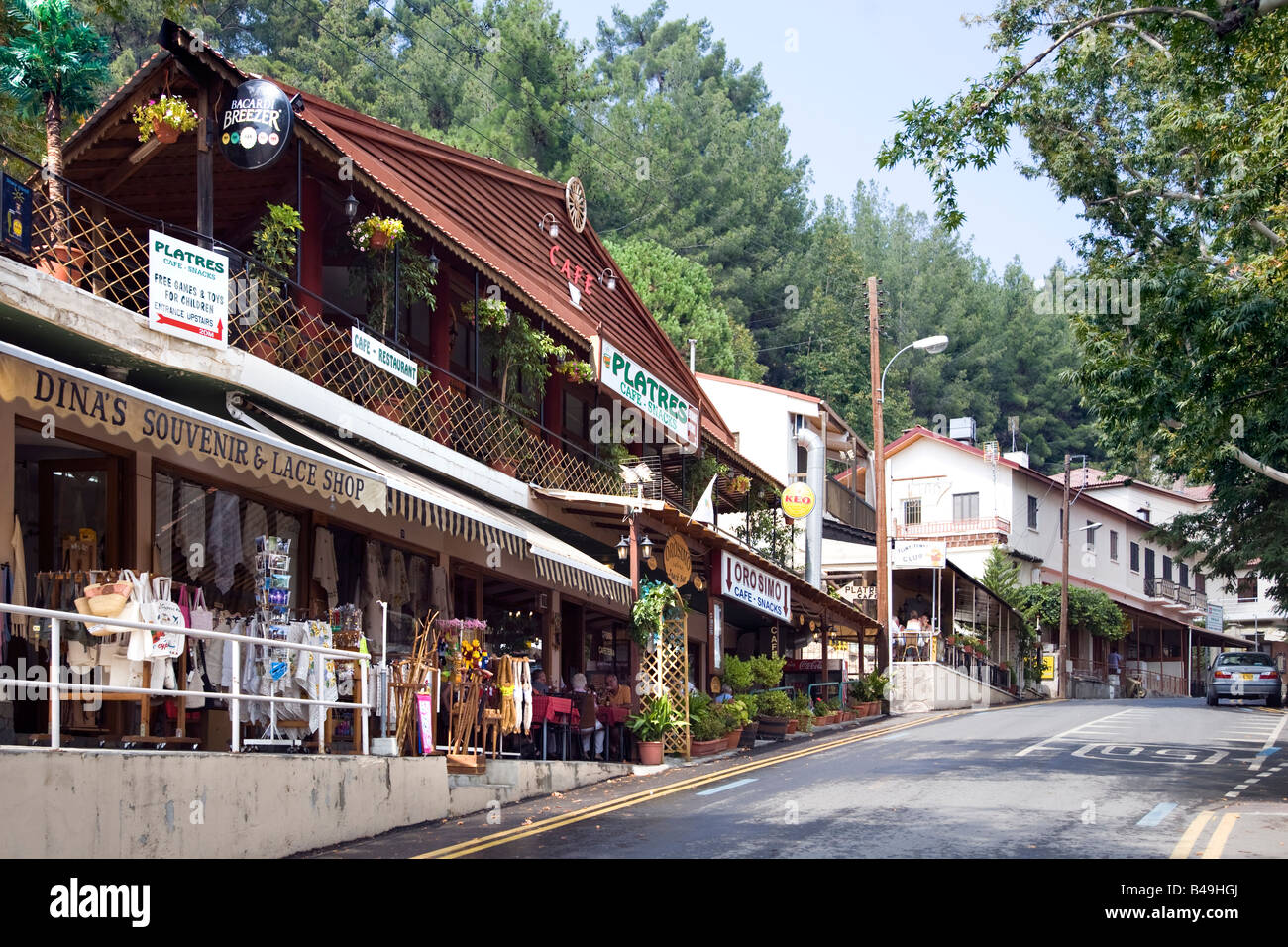 Le VILLAGE DE PLATRES dans le parc national forestier de Troodos situé au centre de l'île, à environ une heure de LimassoL Banque D'Images