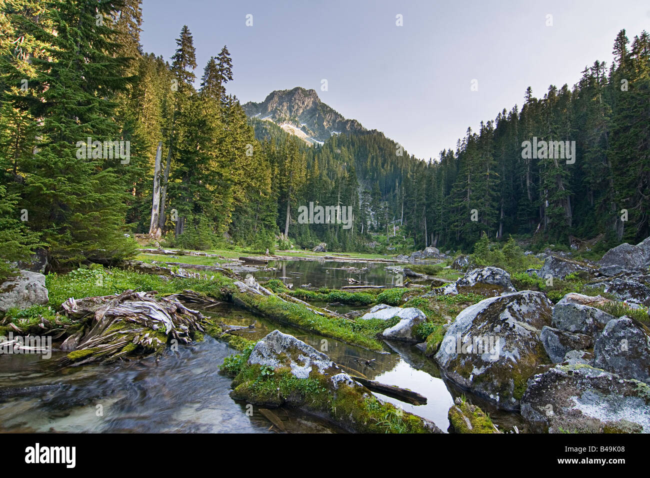 Lac surprise près de Stevens Pass Washington USA Banque D'Images