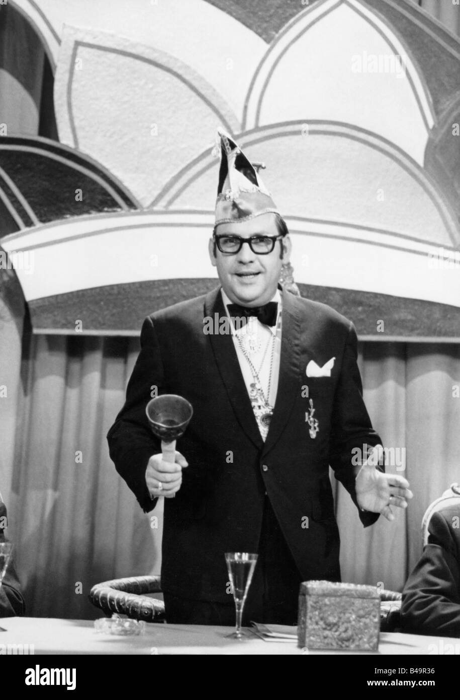 Braun, Rolf, 6.4.1929 - 8.7.2006, fondateur du club de carnaval Kastel, président du carnaval de Mayence et conférencier, pendant le discours de carnaval, 1970, Banque D'Images