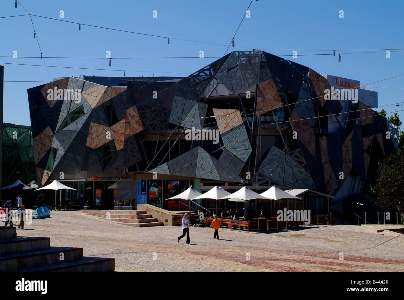 Géographie / billet, l'Australie, Victoria, Melbourne, musées, National Gallery of Victoria, Ian Potter Centre, vue extérieure, achèvement : 2002, Place de la Fédération, , Additional-Rights Clearance-Info-Not-Available- Banque D'Images