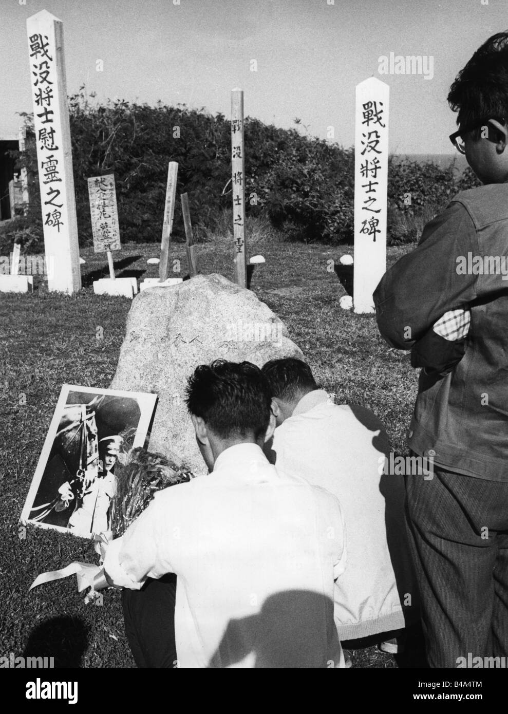 Géographie / voyages, Japon, Iwojima, monuments, reporter visite monument de la guerre, 1960, Banque D'Images