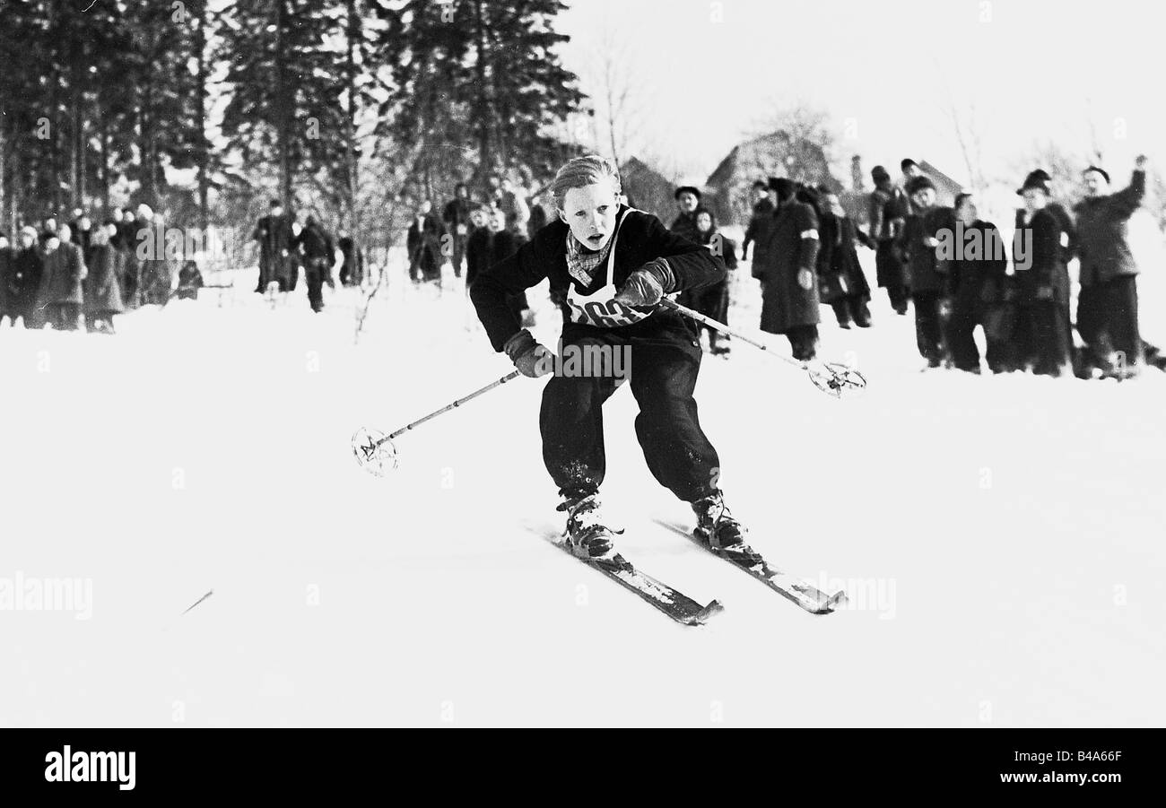 Géographie/voyages, Allemagne, République démocratique allemande, organisation, Ernst Thälmann Pioneer Organisation, jeunes Pionniers, championnat de sports d'hiver, Oberhof, Thuringe Forrest, janvier 1953, Banque D'Images