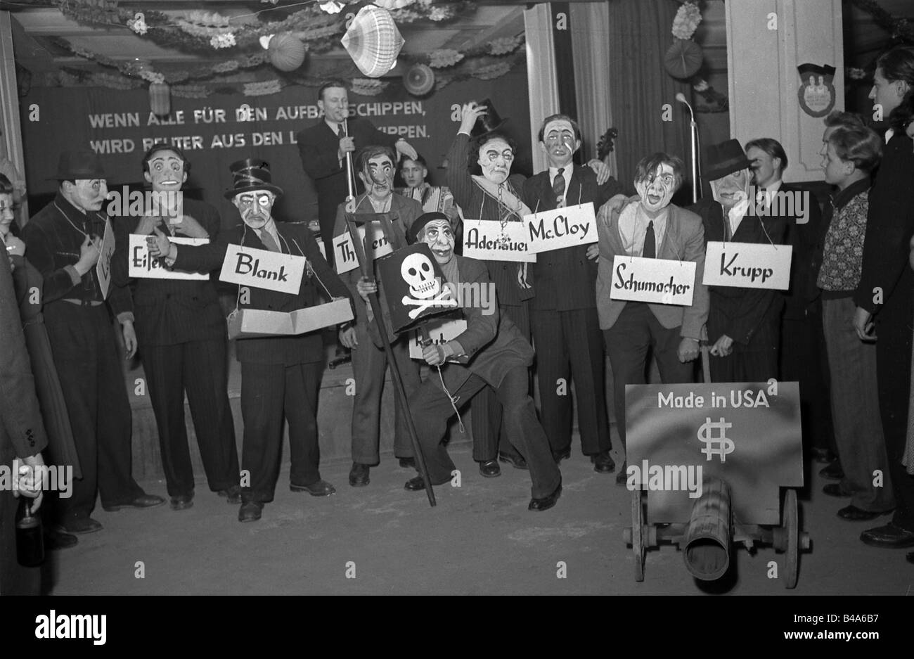 Festivité, carnaval, groupe, Gaselan, Fürstenwalde, début des années 1950, masque des politiciens occidentaux, Banque D'Images