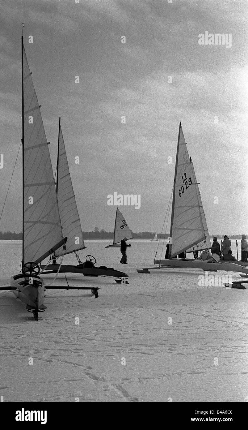 Sports, sports d'hiver, Yachting sur glace, lac Rangsdorf, district de Potsdam, 1954, Banque D'Images